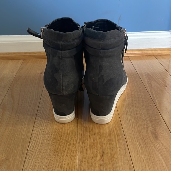 Paolo size 9 platform wedges. - Picture 2 of 3